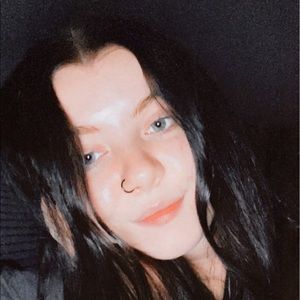 Meet your Posher, Chloe